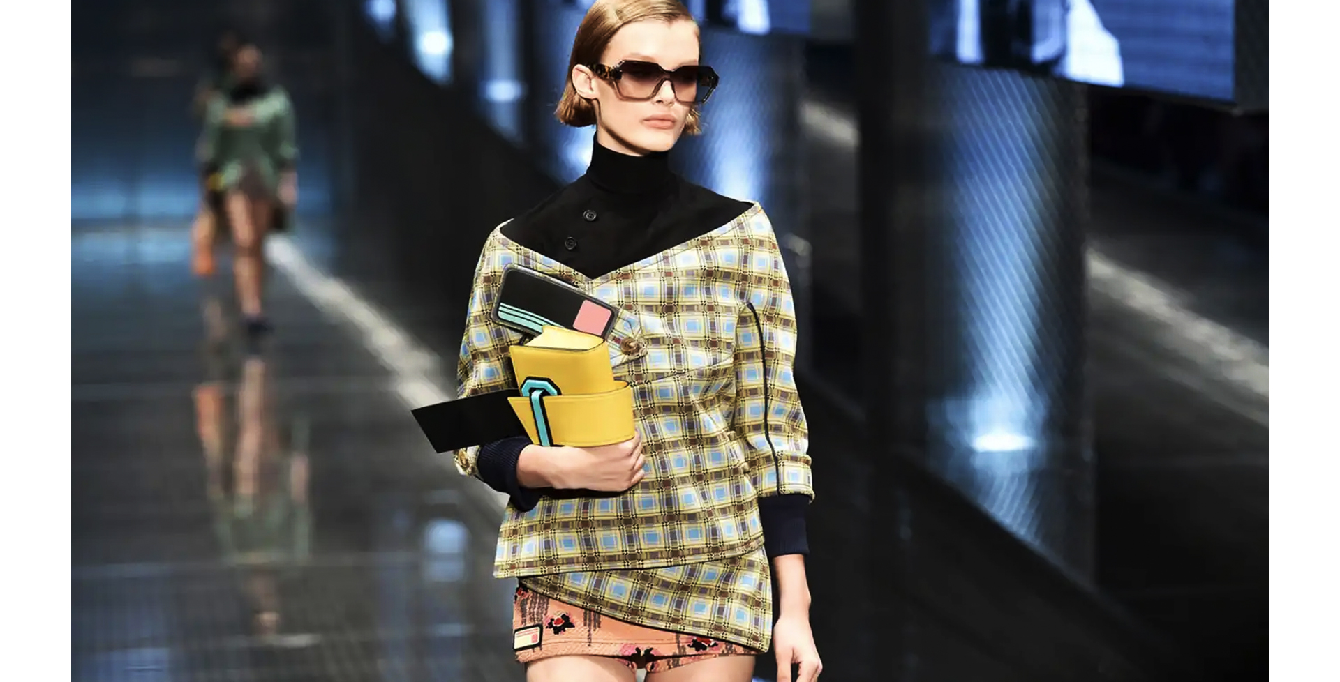젠테스토어_Prada