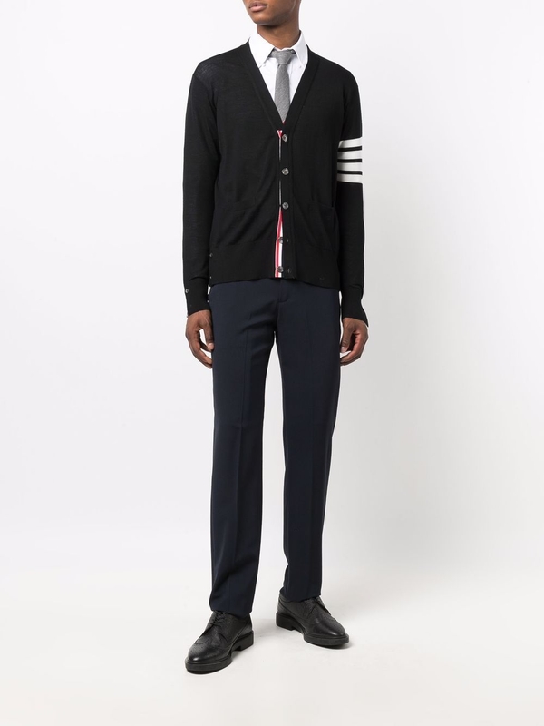 톰브라운(THOM BROWNE) 사선 완장 브이넥 울 가디건