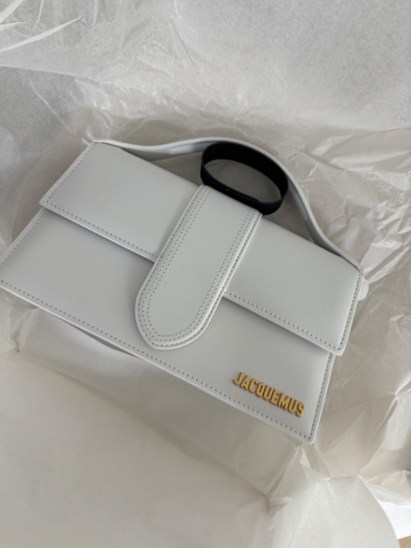 젠테스토어 | 자크뮈스(JACQUEMUS) 르 밤비노 카프스킨 크로스 토트백제품의 사이즈 5점의 리뷰 | Online High-Fashion Gallery... 